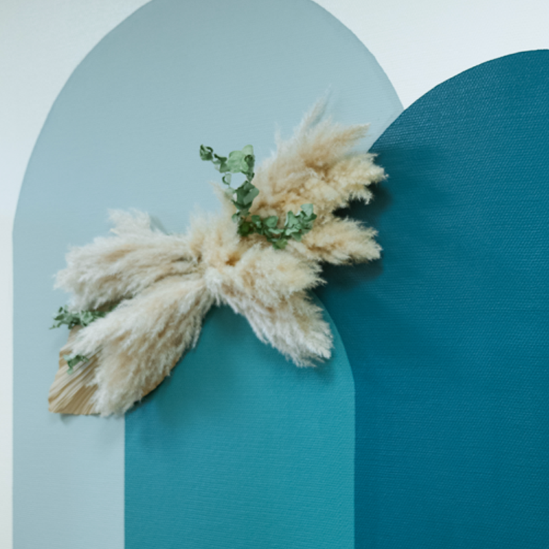 Des nuances de couleur bleu sur un mur